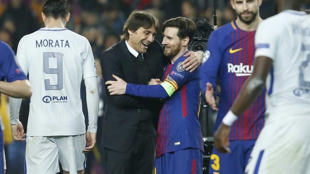 Messi foi visto a falar com Conte. Goal