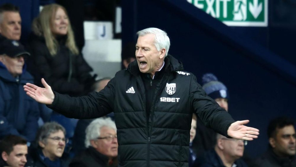 Pardew has won one game since taking over. GOAL
