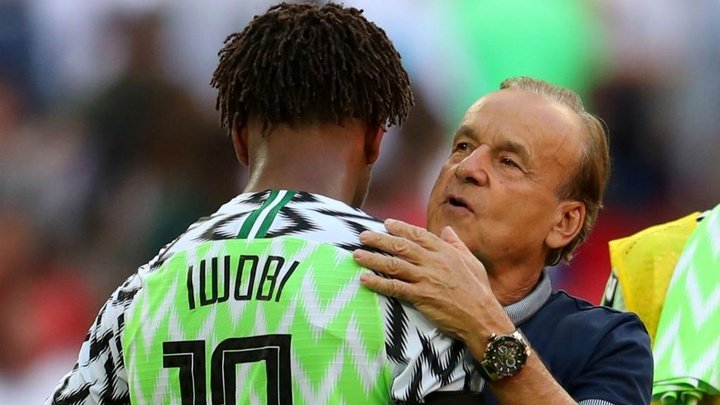 Treinador explica papel tático de Mikel, elogia Iwobi e acredita em classificação da Nigéria