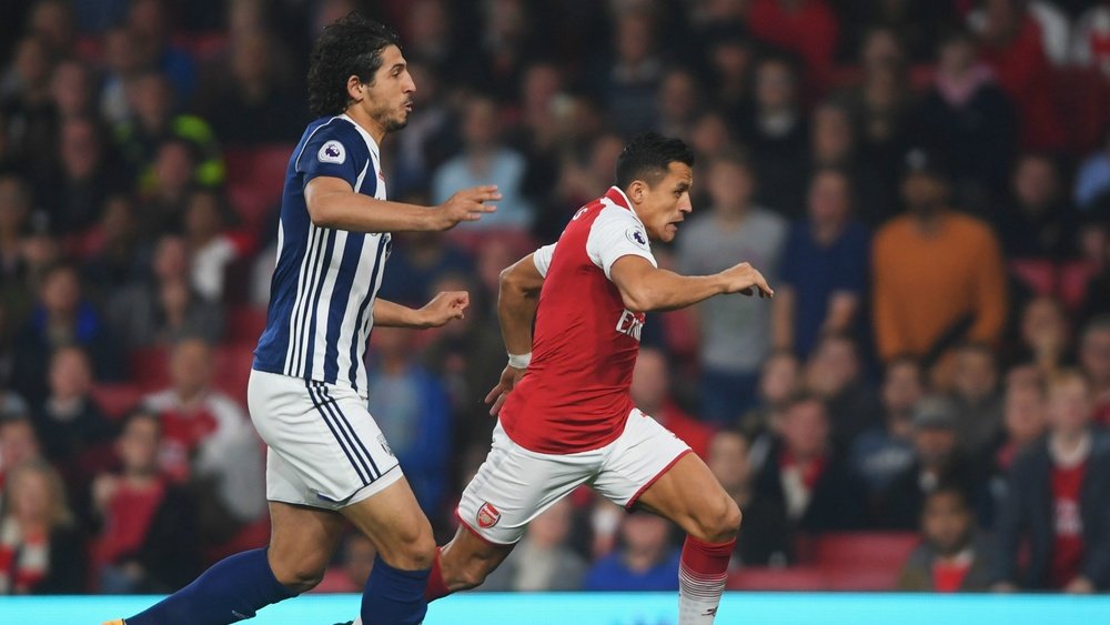 Pulis accused Alexis Sanchez of diving after West Brom's loss. GOAL