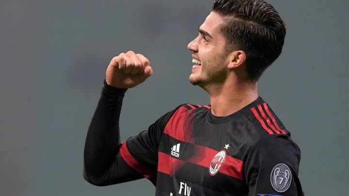 Europa League: Milan se classifica com goleada e homenageia Kaká