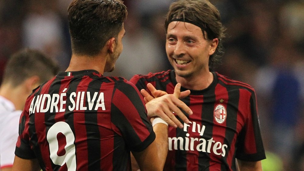 André Silva et Montolivo fêtent pour l'AC Milan. AFP