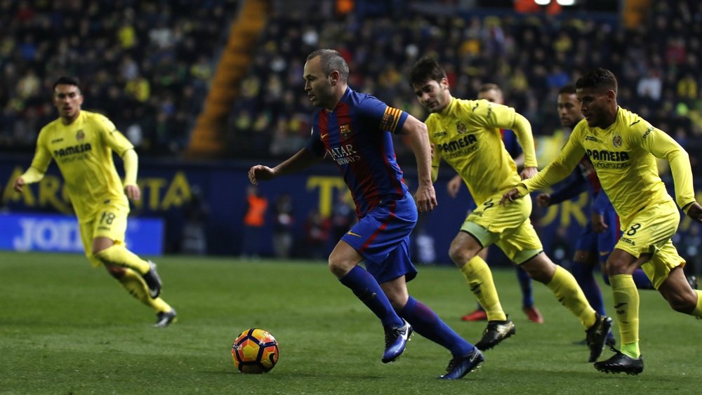Andrés Iniesta dans un match de Liga entre Villarreal et Barcelone. AFP