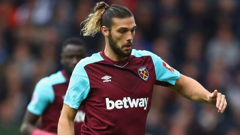 Carroll must stay fit to earn new West Ham deal, says Bilic