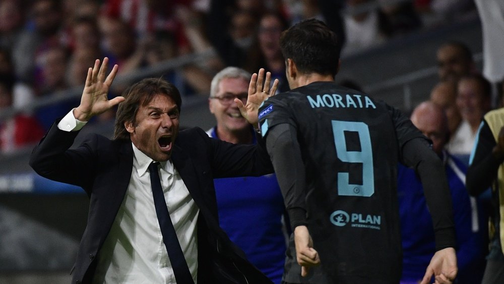 Uma dupla que se tem entendido bem: o técnico Conte, e o atacante Morata. Goal