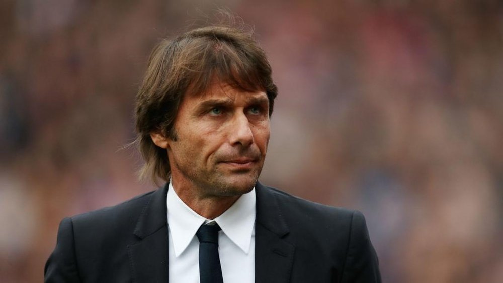 Conte defends Chelsea amid surprise Carroll & Crouch links