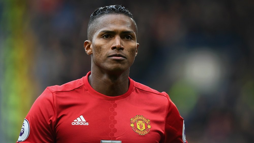 Antonio Valencia is doubting. Goal