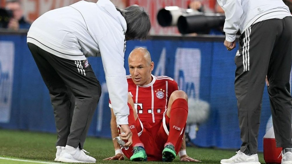Robben had to be taken off. GOAL