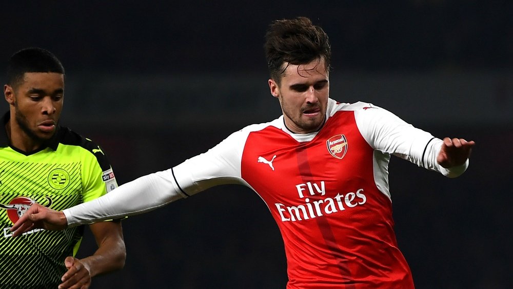 Jenkinson initially replaced the injured Bellerin. Goal