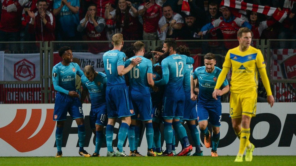 Os jogadores do Arsenal celebram um dos gols apontados na Bielorrússia. Goal