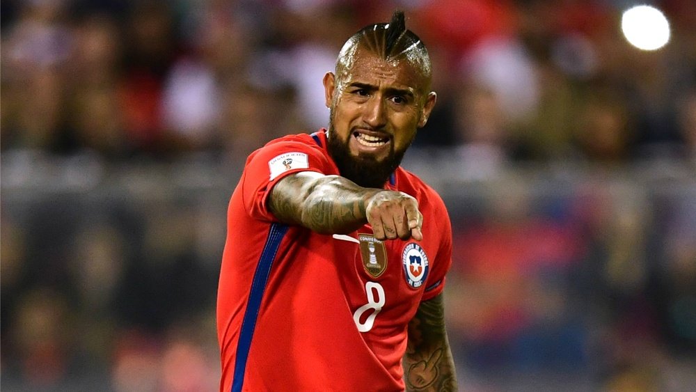 Vidal desmente boatos e garante que não vai abandonar a seleção do Chile