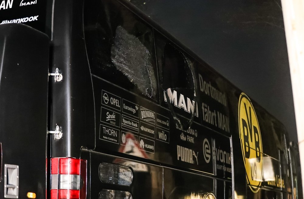 Le bus du Borussia Dormund après l'attentat du match de Ligue des champions. AFP