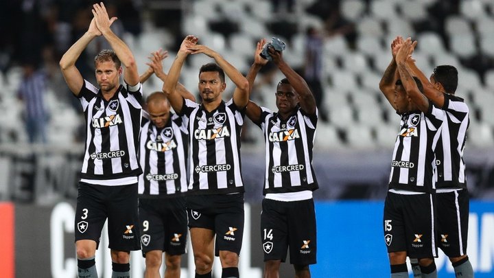 Copa Libertadores Review: Botafogo, Santos advance to QFs as San Lorenzo win on penalties