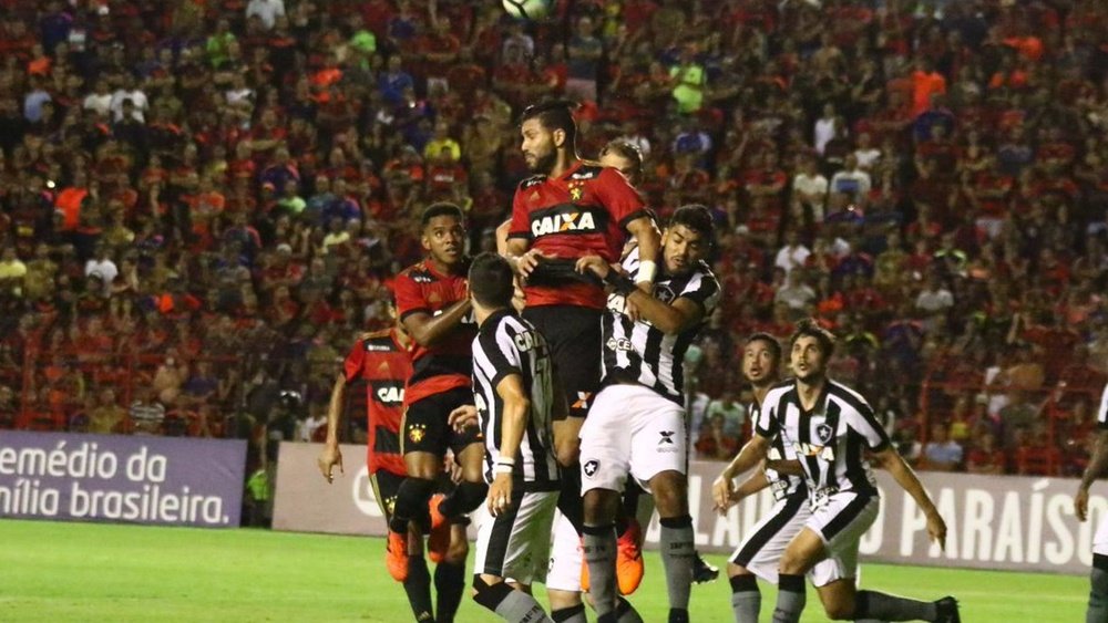 Magrão falha, Botafogo bate o Sport em Recife e coloca o rival na zona do rebaixamento. Goal