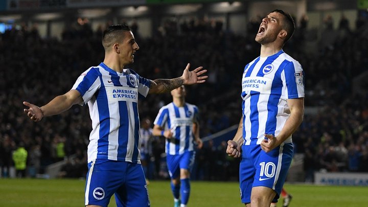 Championship Review: Brighton move top, Nugent hat-trick sinks Fulham