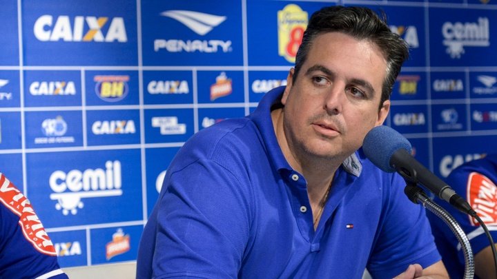 Vice de futebol do Cruzeiro explica venda de Ramón Ábila e apresenta Messidoro
