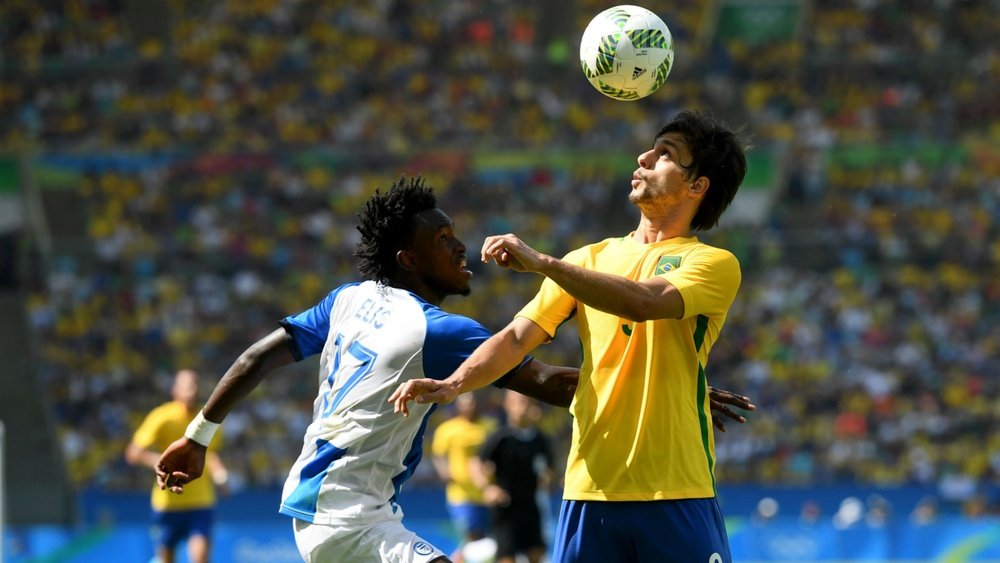 Brazil's Caio replaces injured Silva