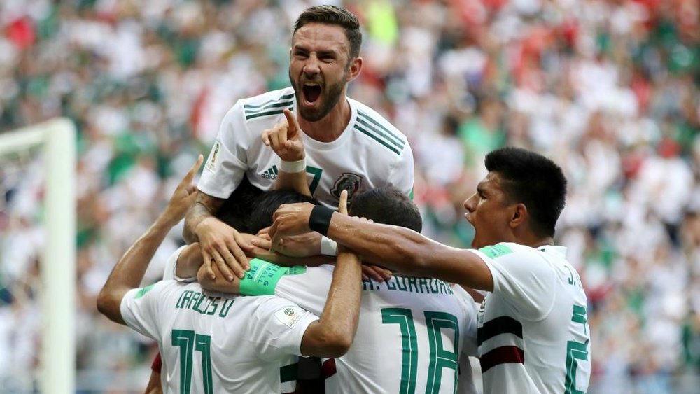 México confirma favoritismo e encaminha classificação. Goal