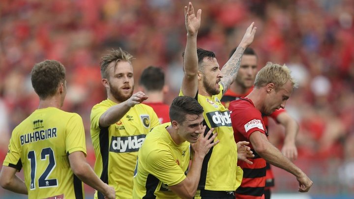 Western Sydney Wanderers 0 Central Coast Mariners 2: O'Donovan double boosts visitors' finals chances