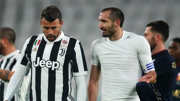 BREAKING: Juventus renew Chiellini & Barzagli contracts