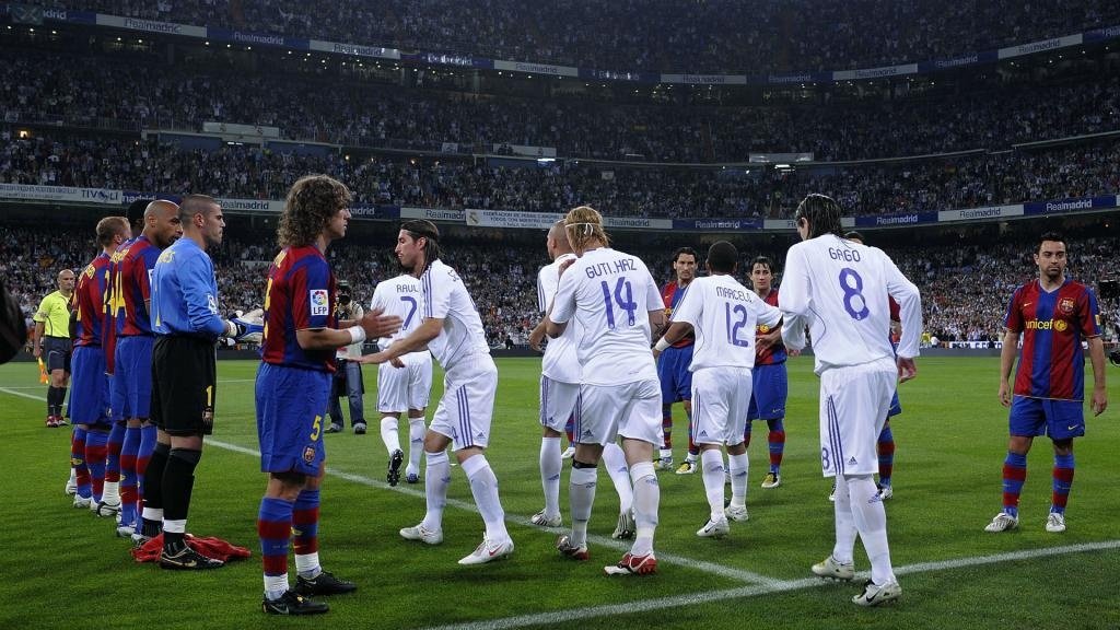 Barca gave Real a guard of honour in 2008. GOAL