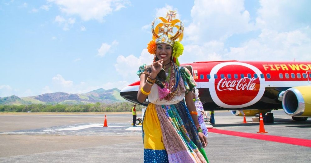 Que boas-vindas! O Tour do Troféu da Copa do Mundo da Coca-Cola chega ao Panamá