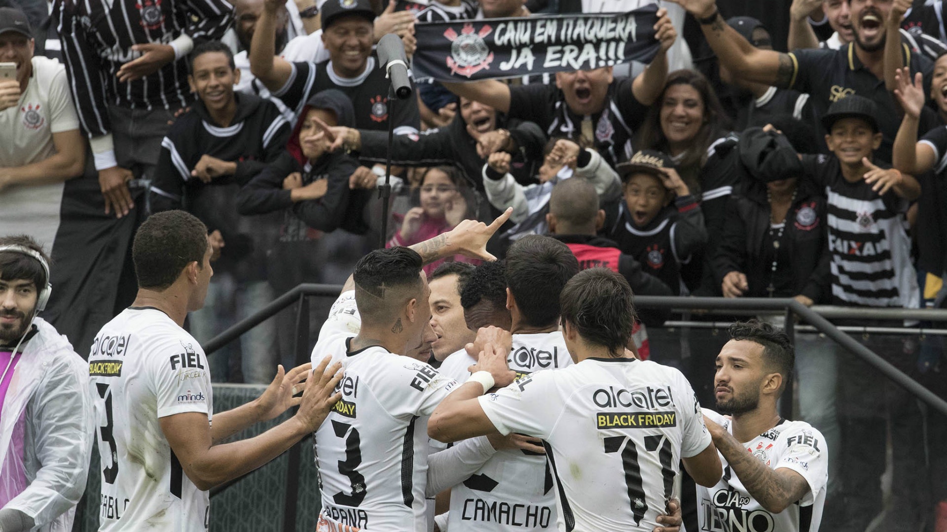 Três desfalques garantidos e preocupação com Jô: Corinthians já pensa no jogo contra o Atlético-PR