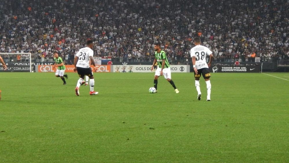 Corinthians 1 x 0 América-MG: Jadson marca e garante 1ª vitória de Loss pelo Timão