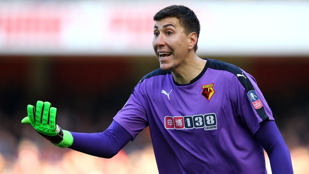 Pantilimon joins Deportivo on loan from Watford. Goal
