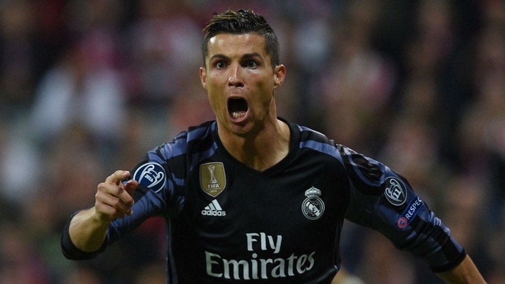 Cristiano Ronaldo explica a emoção do centésimo gol e posta vídeo na internet