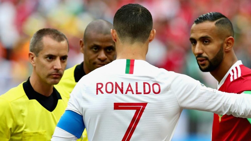 FIFA defende árbitro acusado de pedir camisa de CR7. Goal