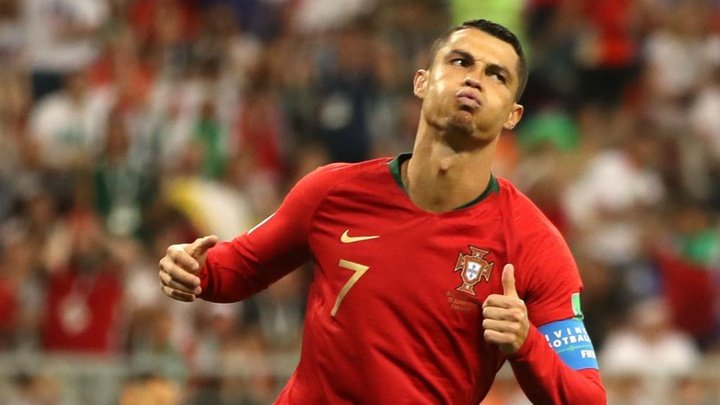 Ronaldo perde pênalti, e Portugal classifica-se de forma dramática