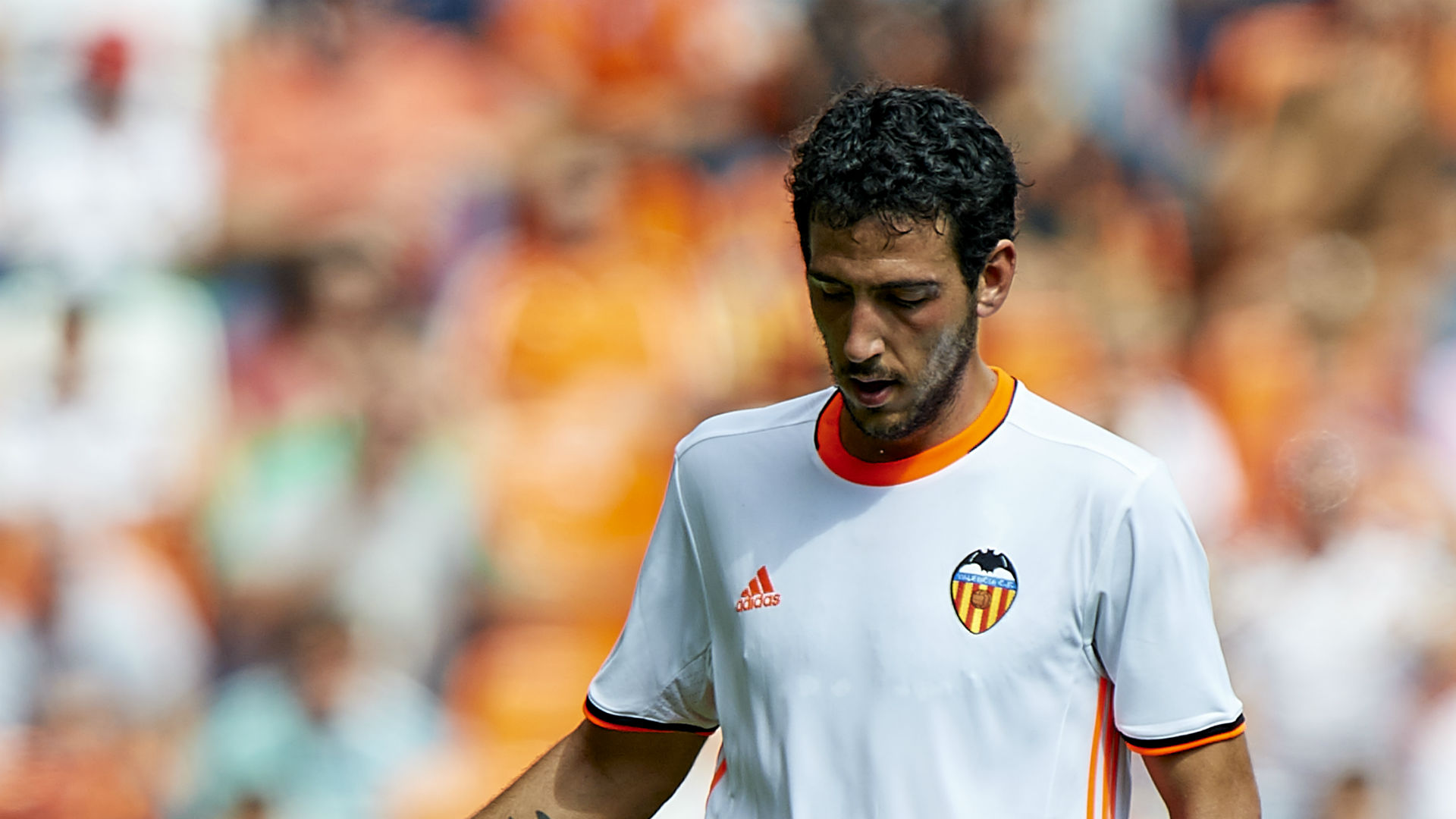 Valencia midfieler Parejo dropped over drunken video