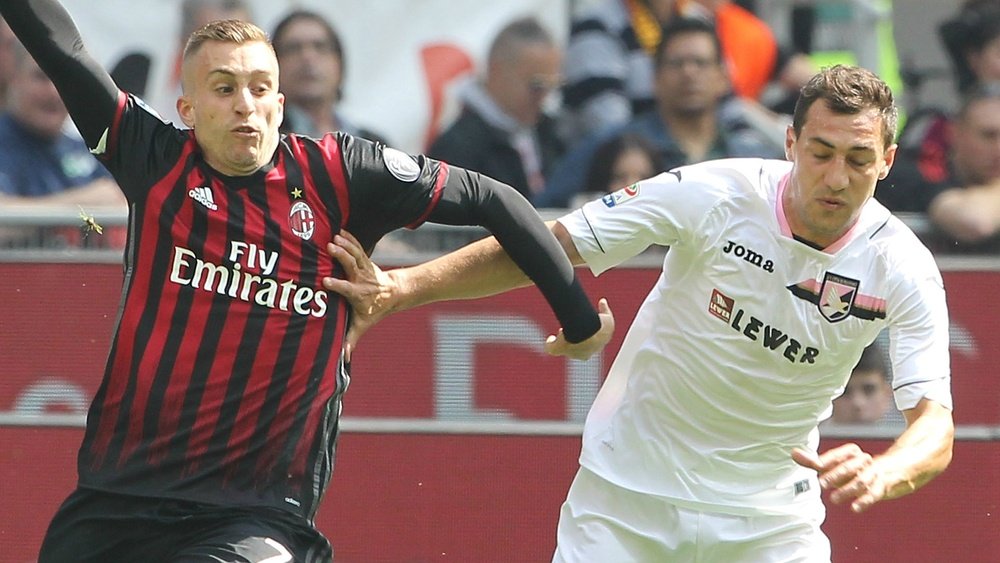 Deulofeu et Chochev lors du match de Serie A entre l'AC Milan et Palermo. AFP