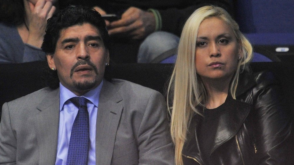 Maradona se paye Dani Alves et Sampaoli. GOAL