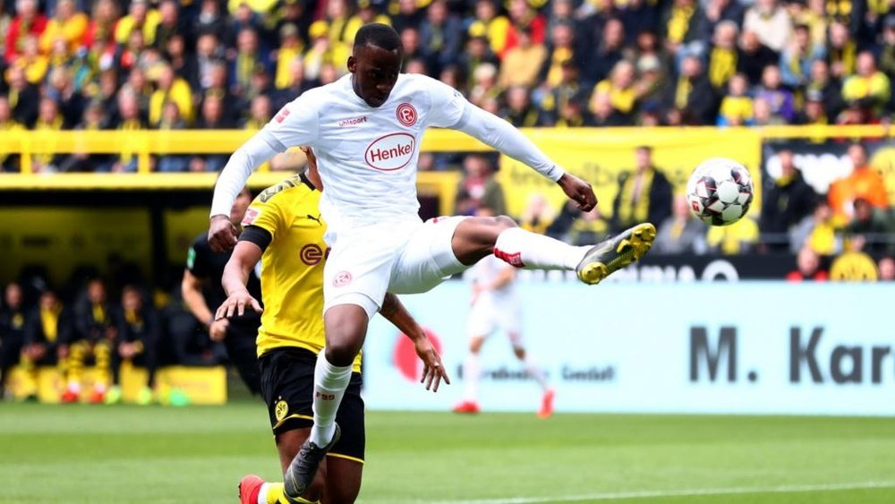 Lukebakio durante un partido contra el Borussia Dortmund