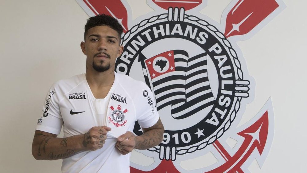 Corinthians anuncia contratação de Douglas, ex-Fluminense. Goal
