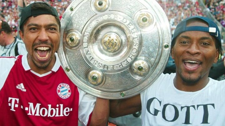 Companheiro de Bayern, Élber ‘tira o chapéu’ para Zé Roberto: “Ele era absolutamente obcecado”
