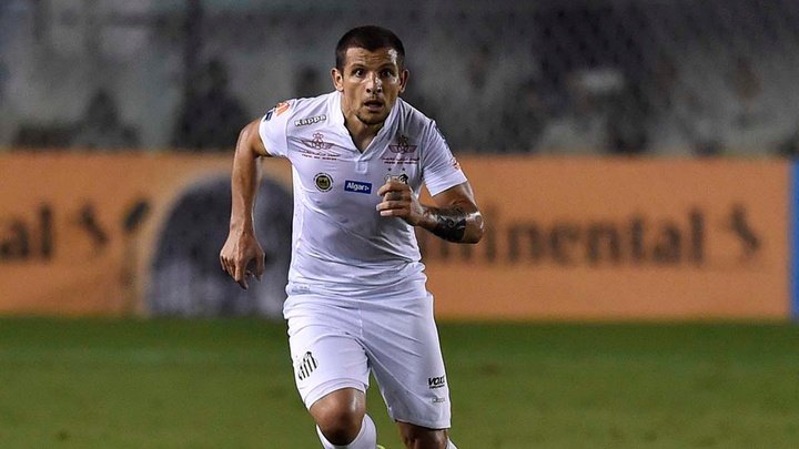 Vecchio diz que estará pronto até o jogo contra o Corinthians; Santos espera esvaziar DM