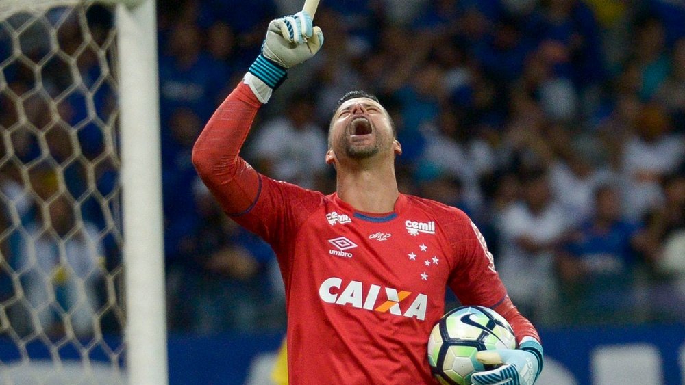 Cruzeiro renova com Fábio até o fim de 2019