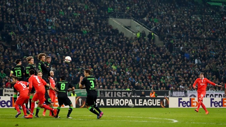Europa League Review: Bernardeschi inspires Fiorentina, Gent shock Spurs, Ibrahimovic hits hat-trick
