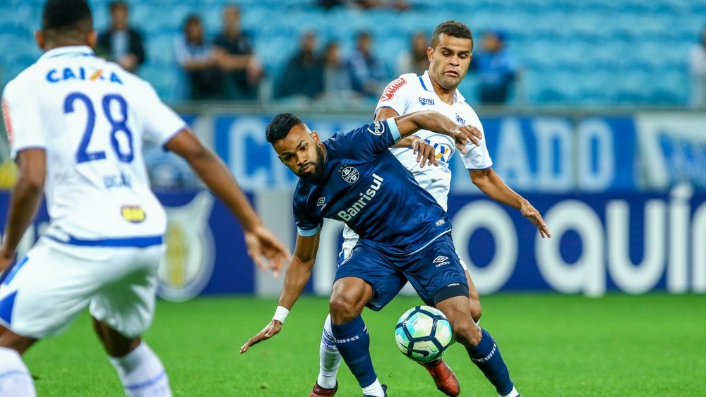 Cruzeiro vence Grêmio e assume vice-liderança; Vasco afunda Avaí