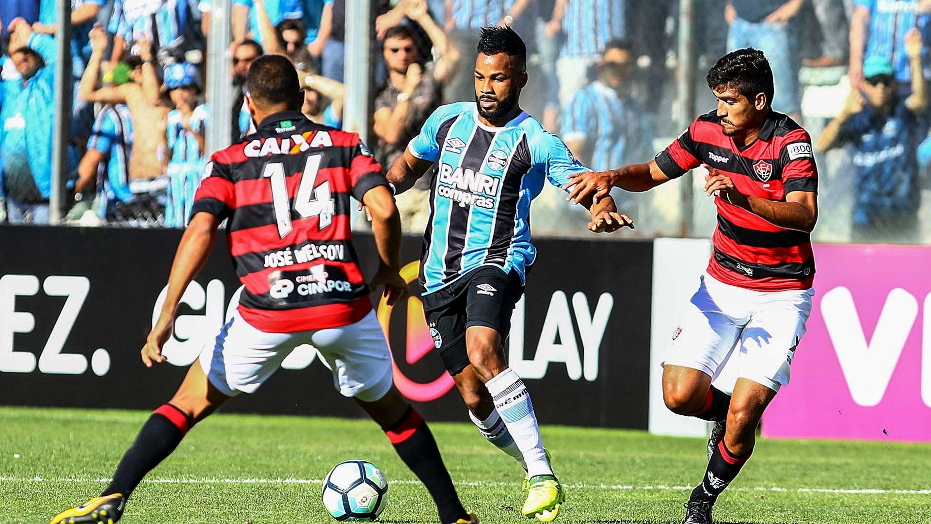 Grêmio empata com o Vitória em casa e Atlético Goianiense bate o Sport em Goiânia