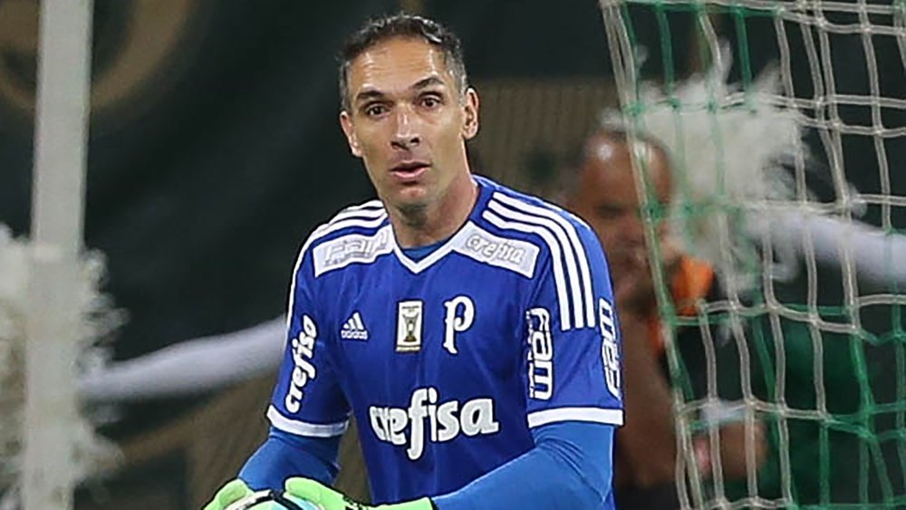 O lendário goleiro, Fernando Prass. Goal