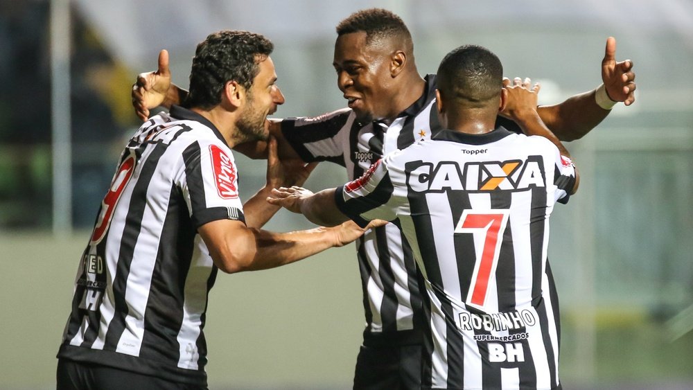 Roger Bernardo se estreou pelo 'Galo'. Goal