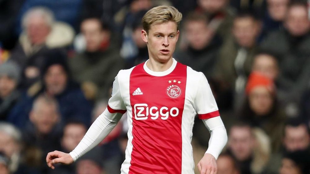 De Jong expects to stay at Ajax. GOAL