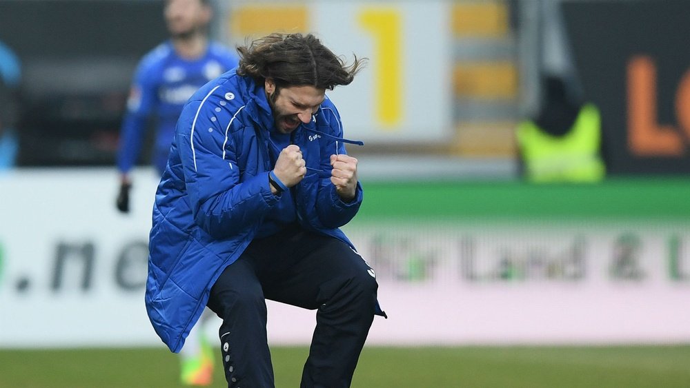 The Darmstadt manager celebrating. Goal