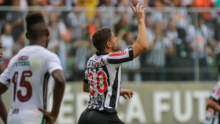 Genoa oferece 3 milhões de euros por zagueiro do Atlético-MG