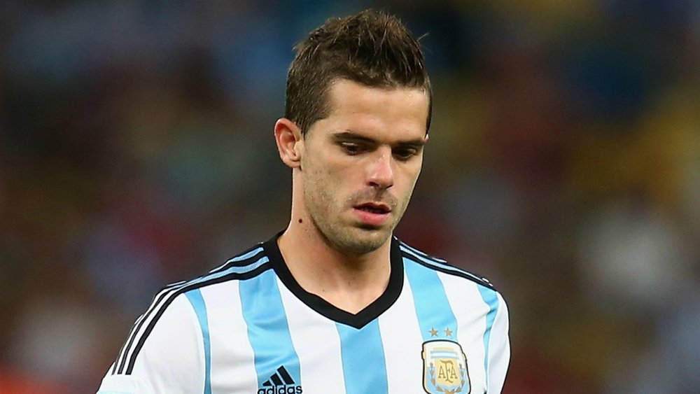 Gago ruptures ACL in Argentina draw