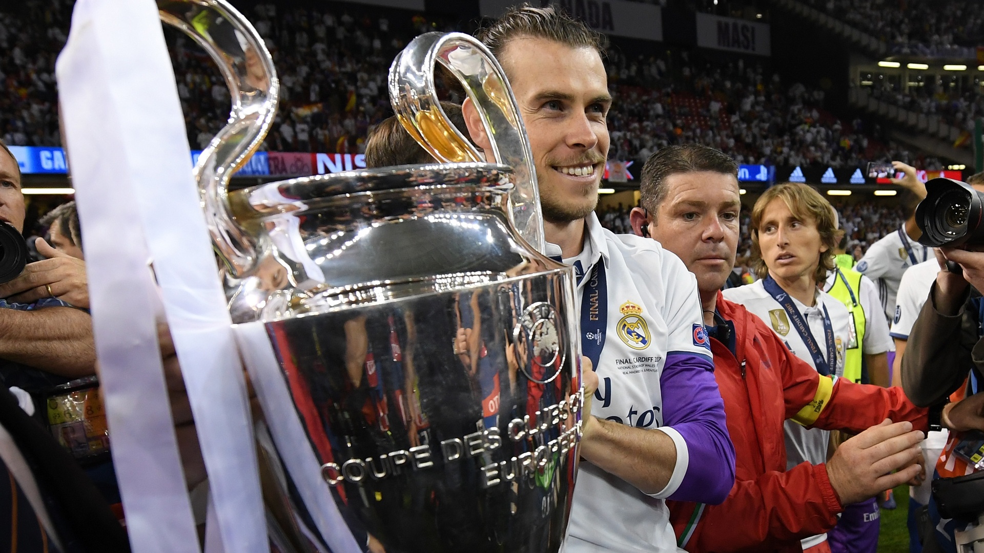 Bale 'happy' at Madrid amid Man United links